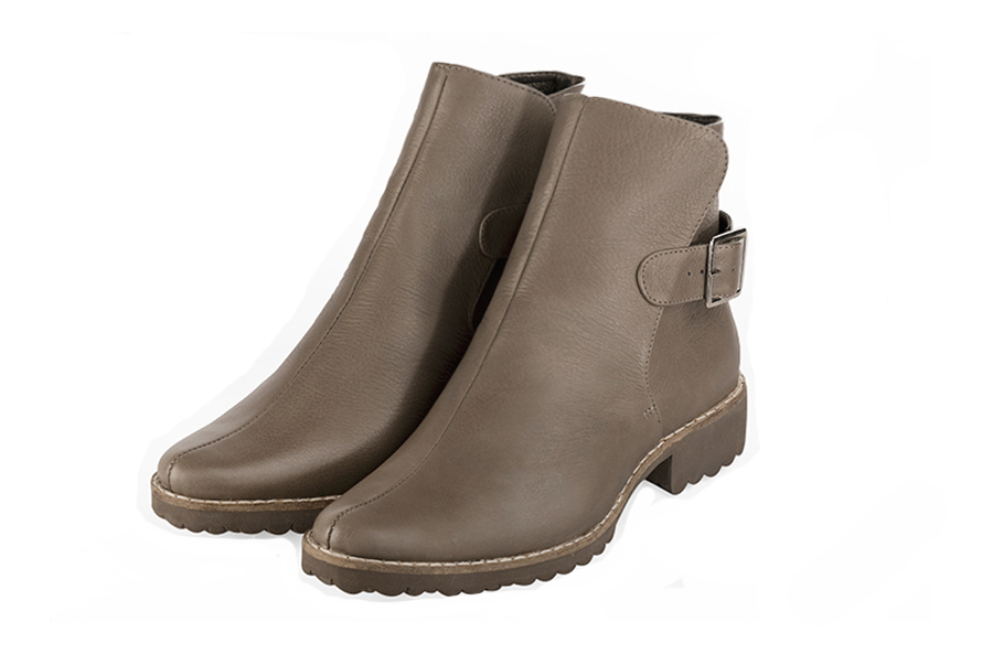 Taupe brown women's ankle boots with buckles at the back. Round toe. Flat rubber soles. Front view - Florence KOOIJMAN